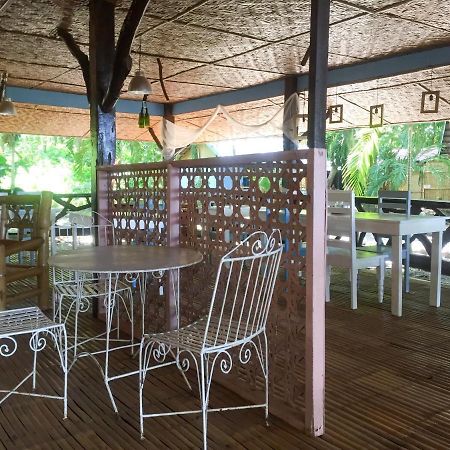 Beach House Resort And Dive Center Мамбахао Экстерьер фото