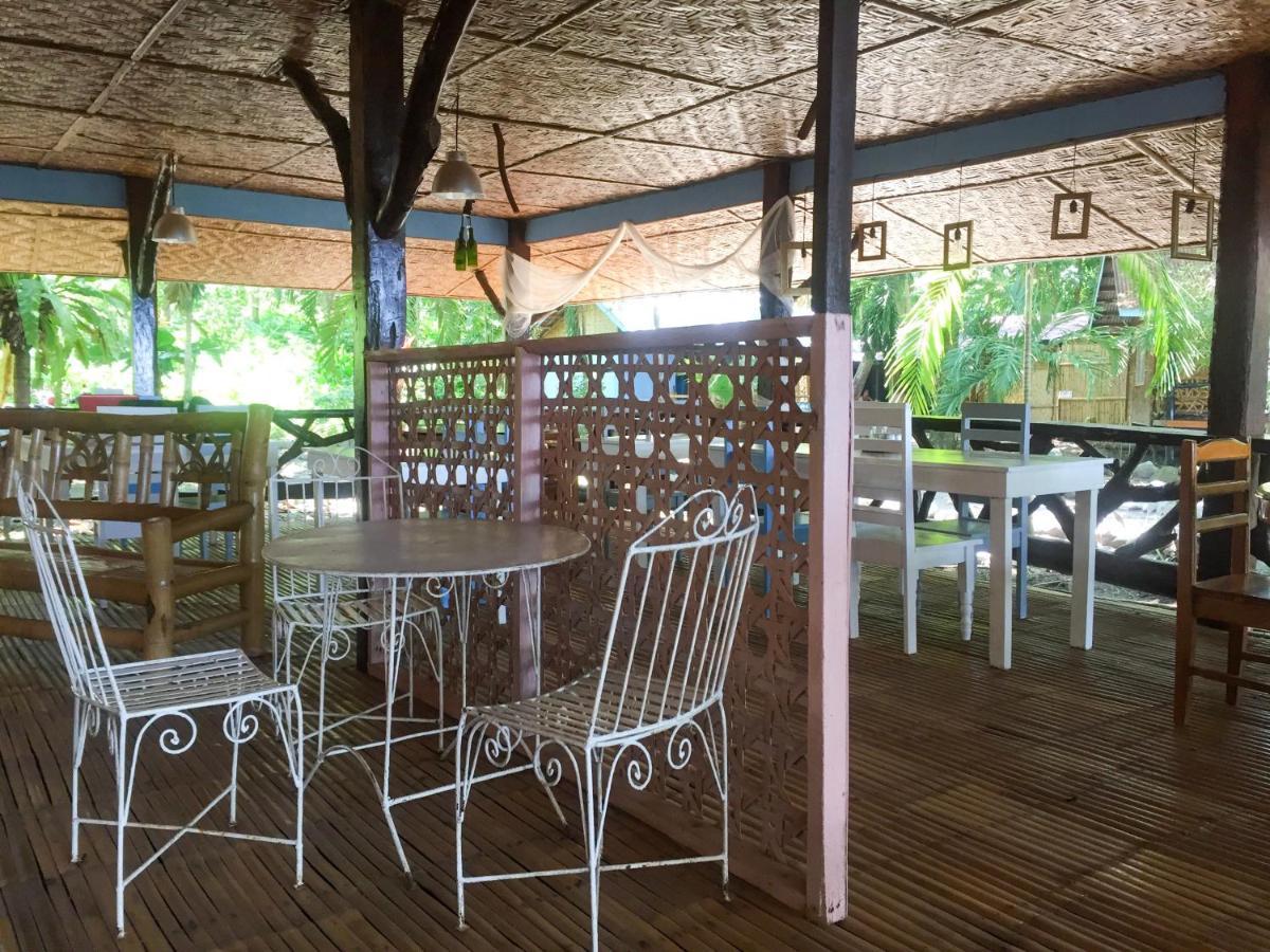 Beach House Resort And Dive Center Мамбахао Экстерьер фото