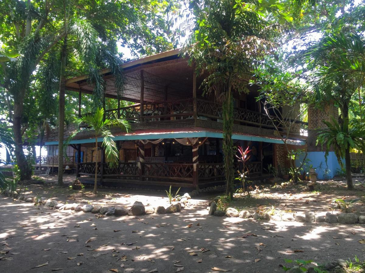 Beach House Resort And Dive Center Мамбахао Экстерьер фото