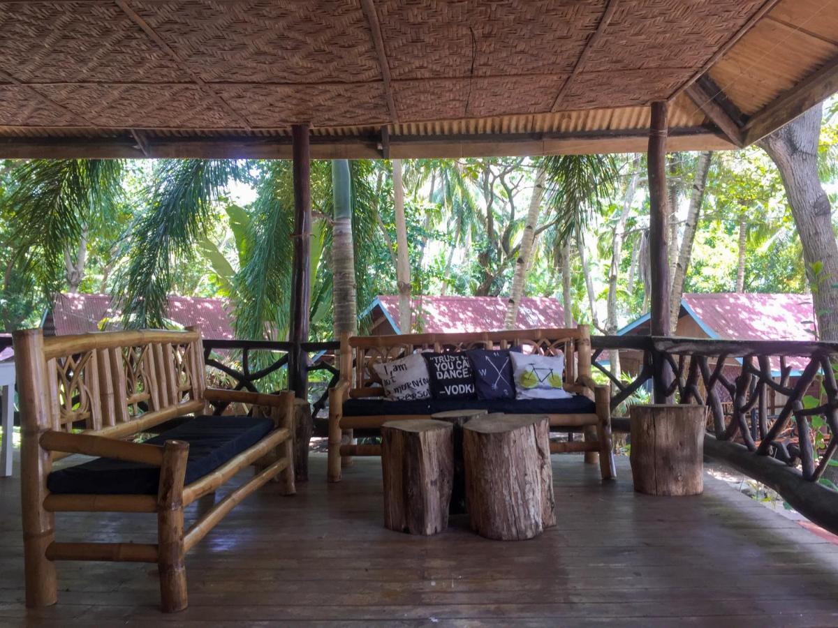 Beach House Resort And Dive Center Мамбахао Экстерьер фото