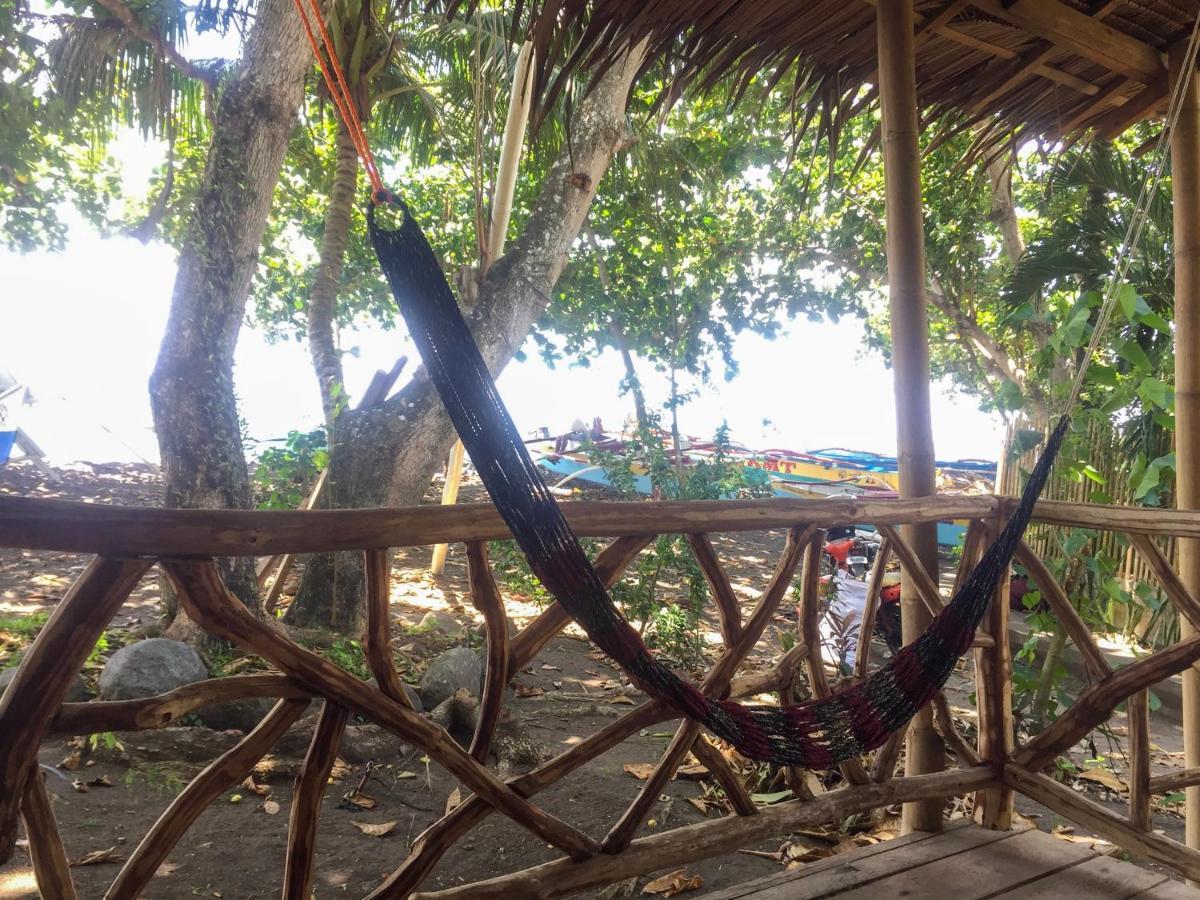 Beach House Resort And Dive Center Мамбахао Экстерьер фото